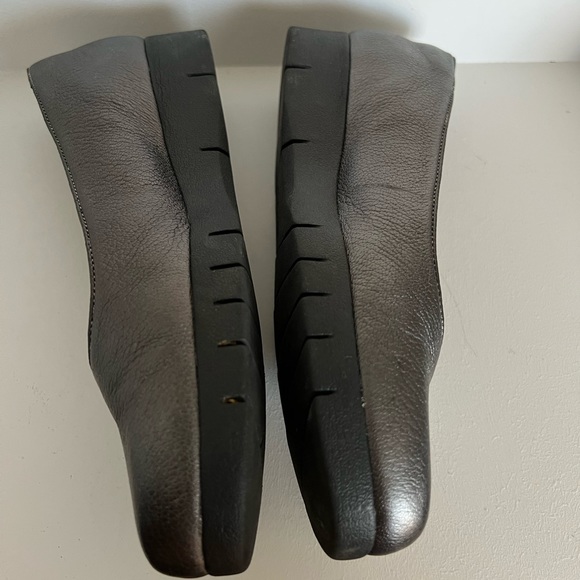 Clarks Daelyn Towne Black/ Silver Platform Flats - Picture 3 of 5